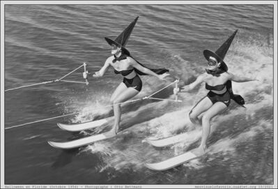 1954 - USA - witches-water-skiing-bettmann
