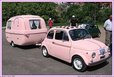 Pink Fiat500 Caravan
