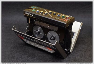 Son -1985- Sony WM W800
